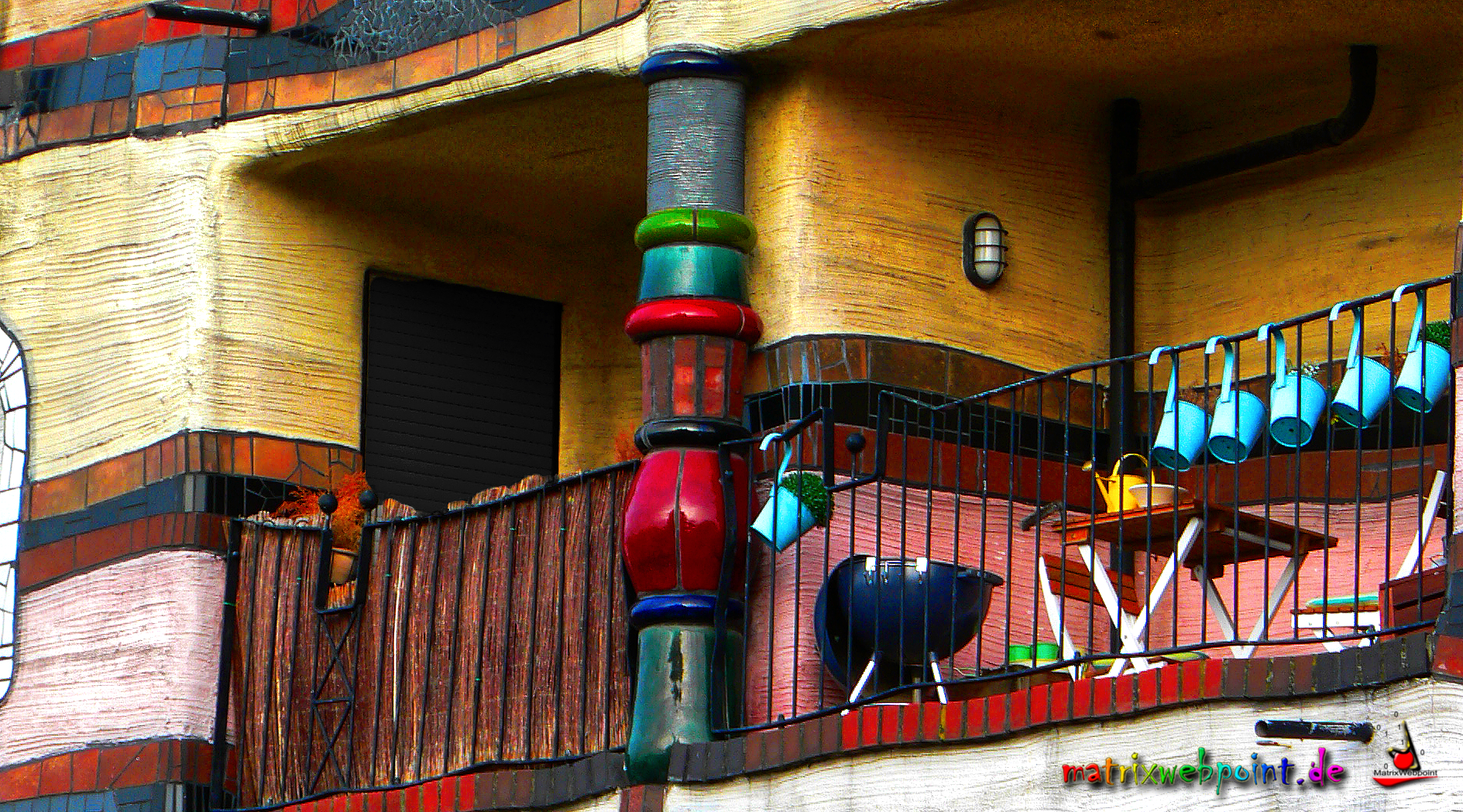 Balkon-Säule, Innenhohf, Ostwand.